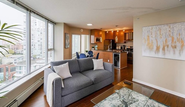 Gorgeous Downtown Unit with City Views