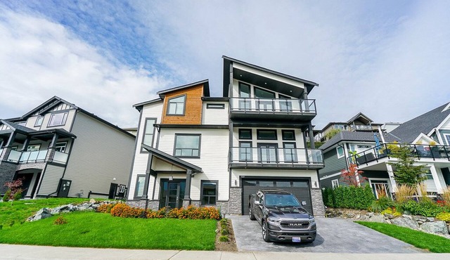 Gorgeous house on the top of the mountain in Chilliwack