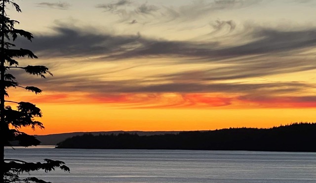 Gorgeous Ocean View Studio Suite at The Cottage at the Cove Telegraph Cove