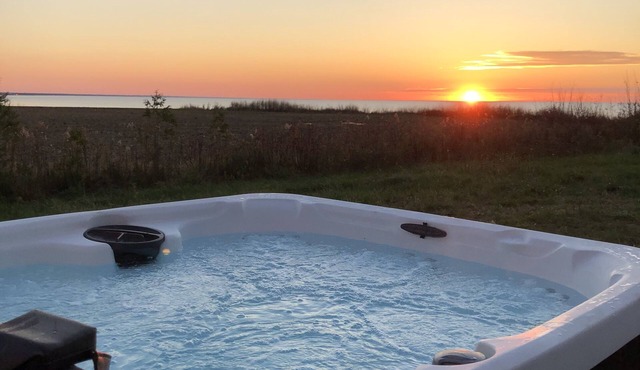 Grand Bend Lake Front House with lake access and hot tub. Pet frinedly