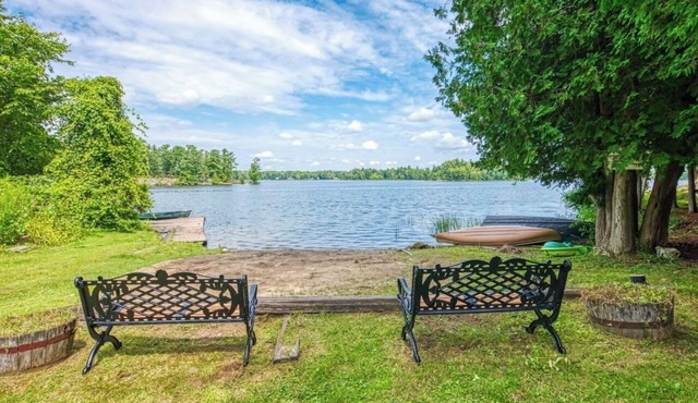 Grand House on Sydenham Lake - a fishing Paradise