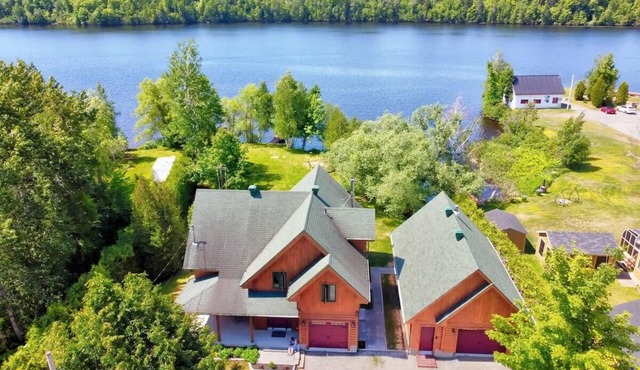 Grandes-Piles | Spa, dock, navigable river & ski