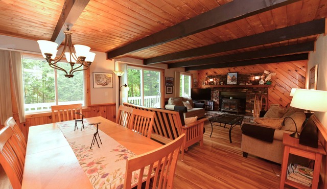 Great Petfriendly Home Walking Distance to Middle Pea Beach w/Canoe + Kayak in Madison