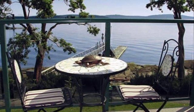 Great Price ! Oceanfront , outdoor pool & hot tub Fall SPECIAL 155.00 a night