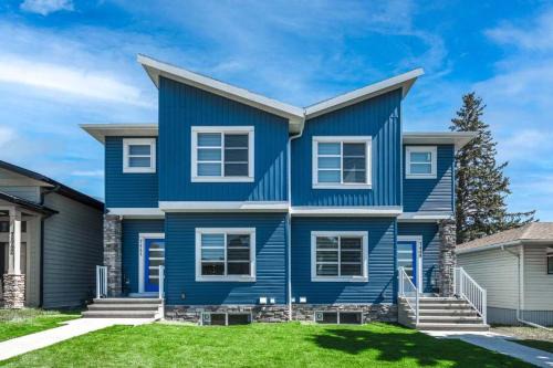 Group Stay, Sleeps 16! Near Downtown - 6BR Full Duplex, 2 Kitchens! FREE Banff Pass