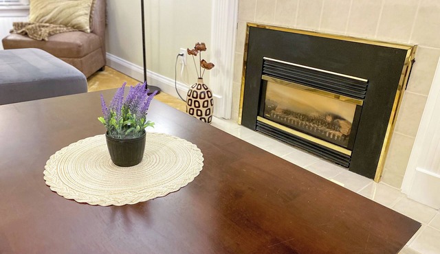 Guelph Hidden Gem: Spacious 3BR Garden Cottage