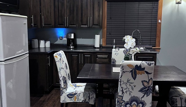 Guest House with Playground Sleeps 8 4.2 KMS to Deer Lake Airport & Insectarium
