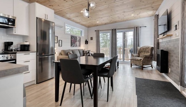 Hôtel à la maison - La Cachette, golf et ski!