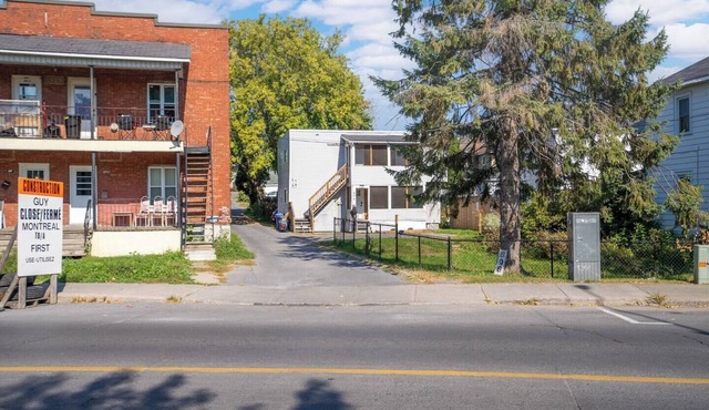 Happy Haven: 5mins to St. Lawrence College