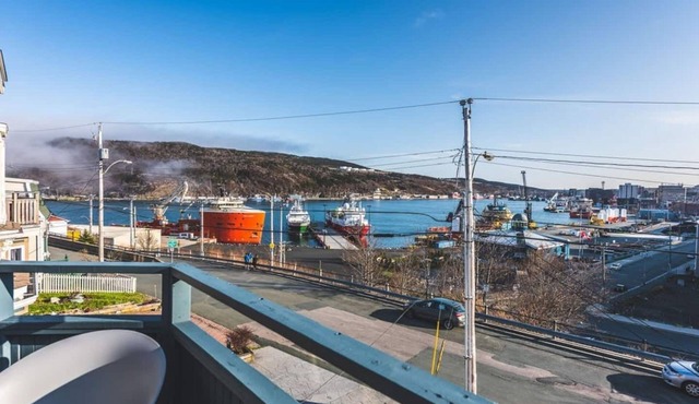 Harbour View Hitch 2BR w/Parking & Deck