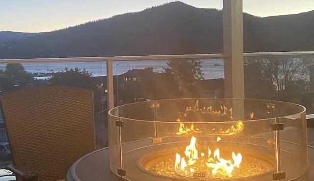 Harbour View Oasis: Hot tub, Firepit & Arcade Games!