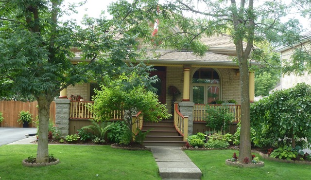 Hathaways Cottage. A Stratford Bed & Breakfast