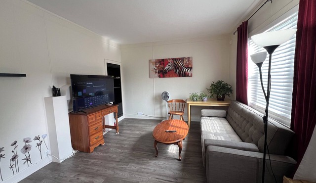 Heart of Old Town/Cozy 2BR Suite/Near Ferry & Sea Wall