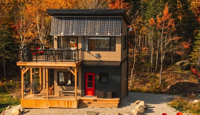 HELIOS - Micro-chalet at Maelström (CITQ#304336)