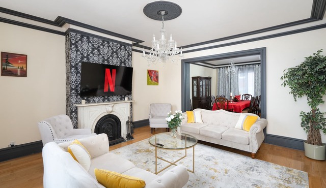 Heritage MTL 🔑 Huge 6Bedroom Waterfront Palace, Free Parking, Airport