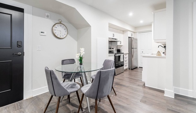 Heritage Rideau 2Br Apartment. Free Parking