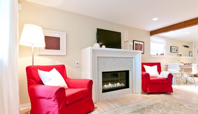 Heritage suite in central Kitsilano close to everything