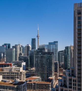 High-Rise Condo with CN Tower View - Balcony - Free Parking - Downtown Toronto