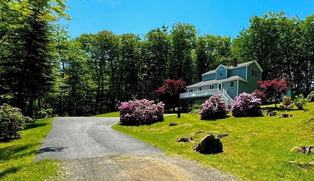 Hillhouse, tastefully decorated Maine home