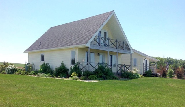 Hillside Haven with Ocean View, Minutes to Cousin's Shore Beach!