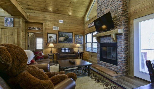 Hilltop Lodge | 2 Bed, 2 Bath in Ridgedale