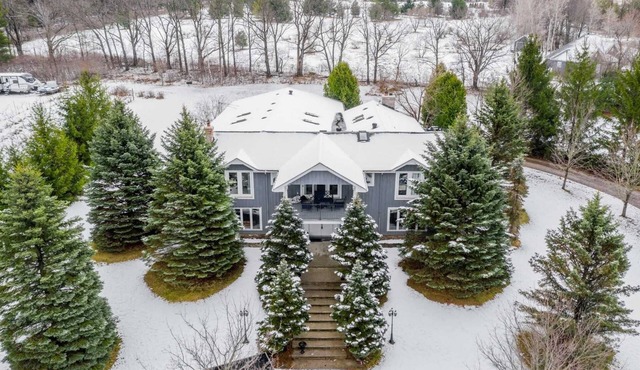 Hilltop Retreat · 2 Acre Estate With Indoor Pool & Hot Tub