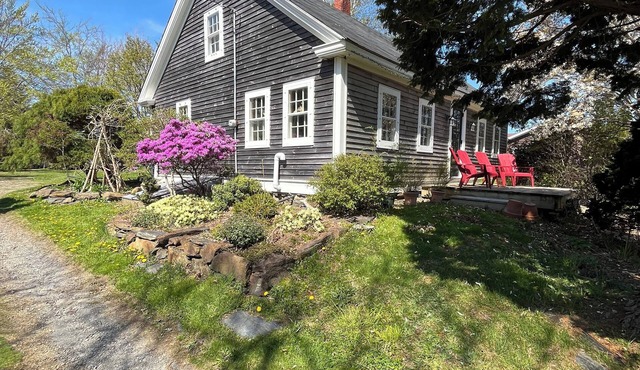 Historic 1785 Cape/46 acres/water views/6 min to Lunenburg and Hirtles Beach in Rose Bay