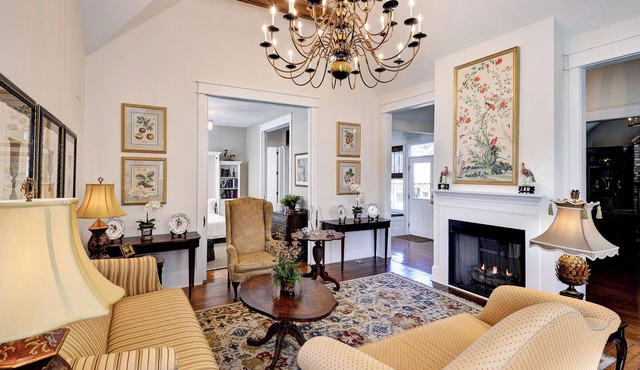 Historic Blisand Est. 1749 Luxury Country Retreat in Barhamsville