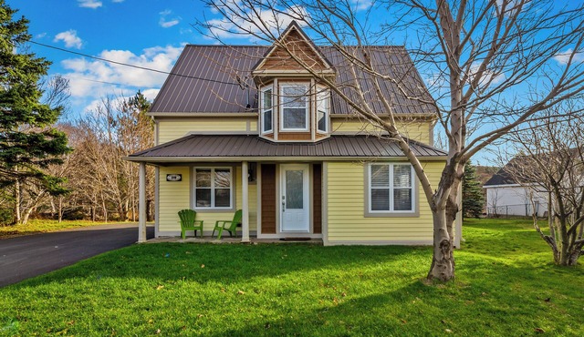 Historic 3BR W/Modern Comforts In Holyrood