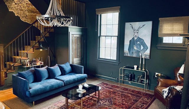 Historic Downtown Apt w/Rooftop Patio