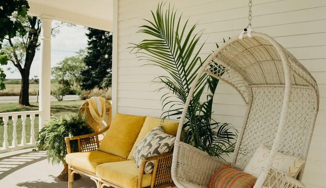 Historic farmhouse w/ midcentury mod vibes on 100 acres - 5 mins from Wellington
