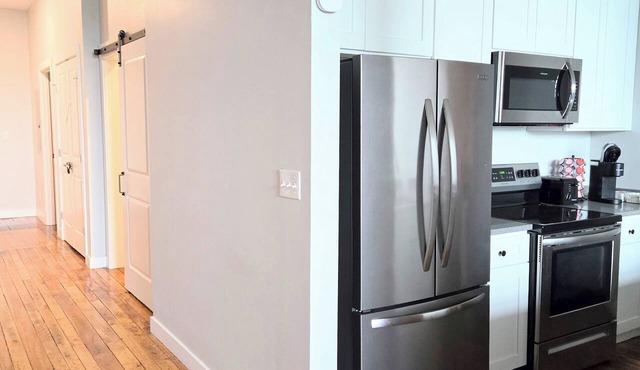 Historic Fed Hill Loft: Cafe/Dining/Nightlife + 24/7 Gym & onsite Barbershop #04 in Providence
