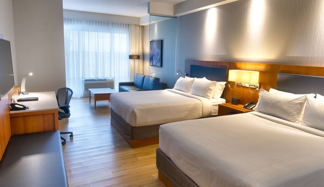 Holiday Inn Express & Suites Vaudreuil by IHG