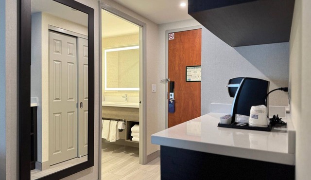 Holiday Inn Express & Suites Brampton by IHG