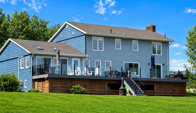 Home away from home on Tatamagouche Bay. Fully renovated Pet friendly