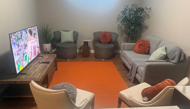 Home away from Home. Private Parking+2 Bathrooms
