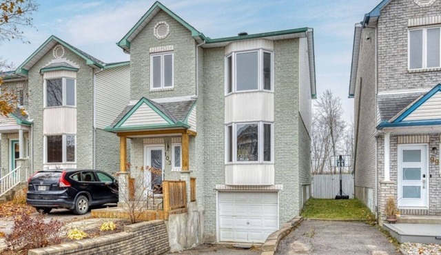 Home away from home with a pool in Gatineau