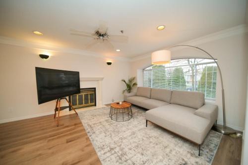 Home Base Van West 5 Bedrooms