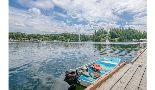 Homesteader Cottage 8 Acre Waterfront Estate wDock