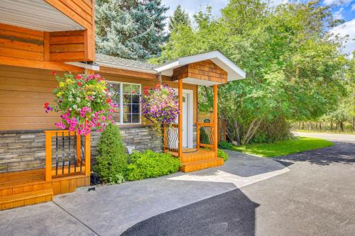 Homey Pet-Friendly Libby Cottage w/Yard by Creek! in White Haven