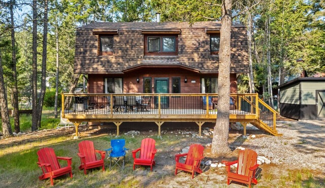 Hoodoo Haven | Game Room | Pets | Fireplace | Yard