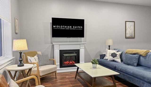 Hot Tub, Newly Updated, Near DT, Free parking | TS