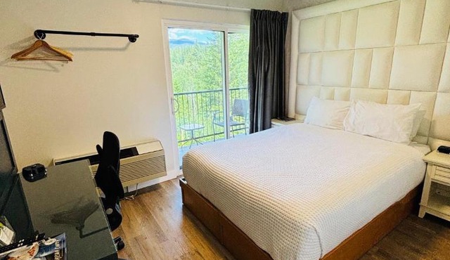 Hotel Civilia Lakeside by Civilia Golf Retreat