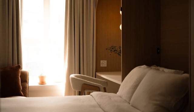 Hotel-stye 5-Bed, 5-Bath, Multiple Kitchens, High-End Finishings