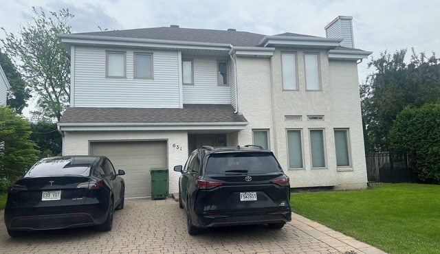 House with 3 floors and pool. Very cozy and chalet like. Near golf course.
