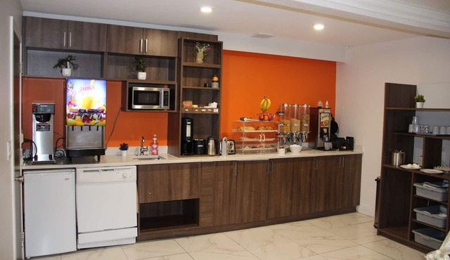 Howard Johnson by Wyndham Downtown Kamloops