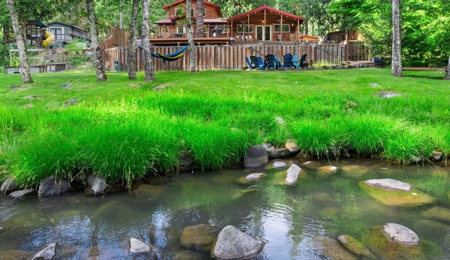 Howard's Hideaway Riverfront Pet Friendly Cabin in Sandy