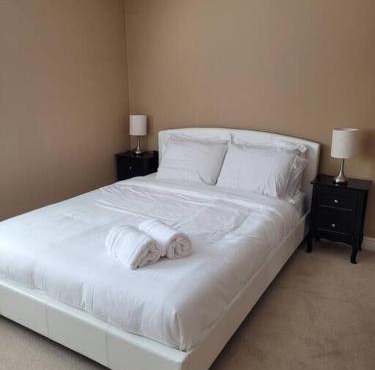Huge Family home sleeps 14 with 5 parking spots