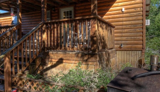 HummingBird Haven River Cabin in Utopia