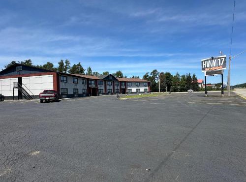 HWY 17 Hotel